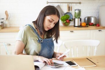 Empregada doméstica pode pedir para não ter o INSS descontado do salário? Empregada doméstica pode pedir para não ter o INSS descontado do salário?