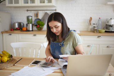 Como lidar com pedidos de empréstimo da empregada doméstica: cuidados e limites legais Como lidar com pedidos de empréstimo da empregada doméstica: cuidados e limites legais